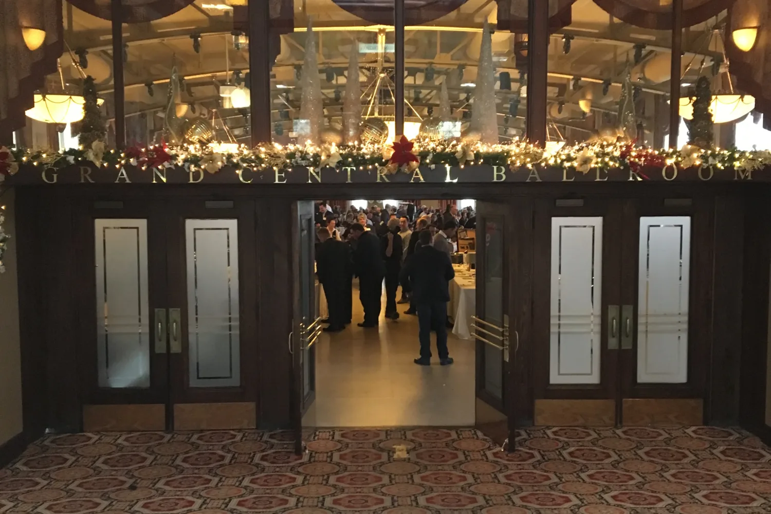 Unleashing laughter worldwide—your event, any corner of the globe, let's make it unforgettable! www.hypnotisthankstone.com #comedy #hypnotisthankstone #hankstone #liveperformance #nowbooking #anywhereintheworld